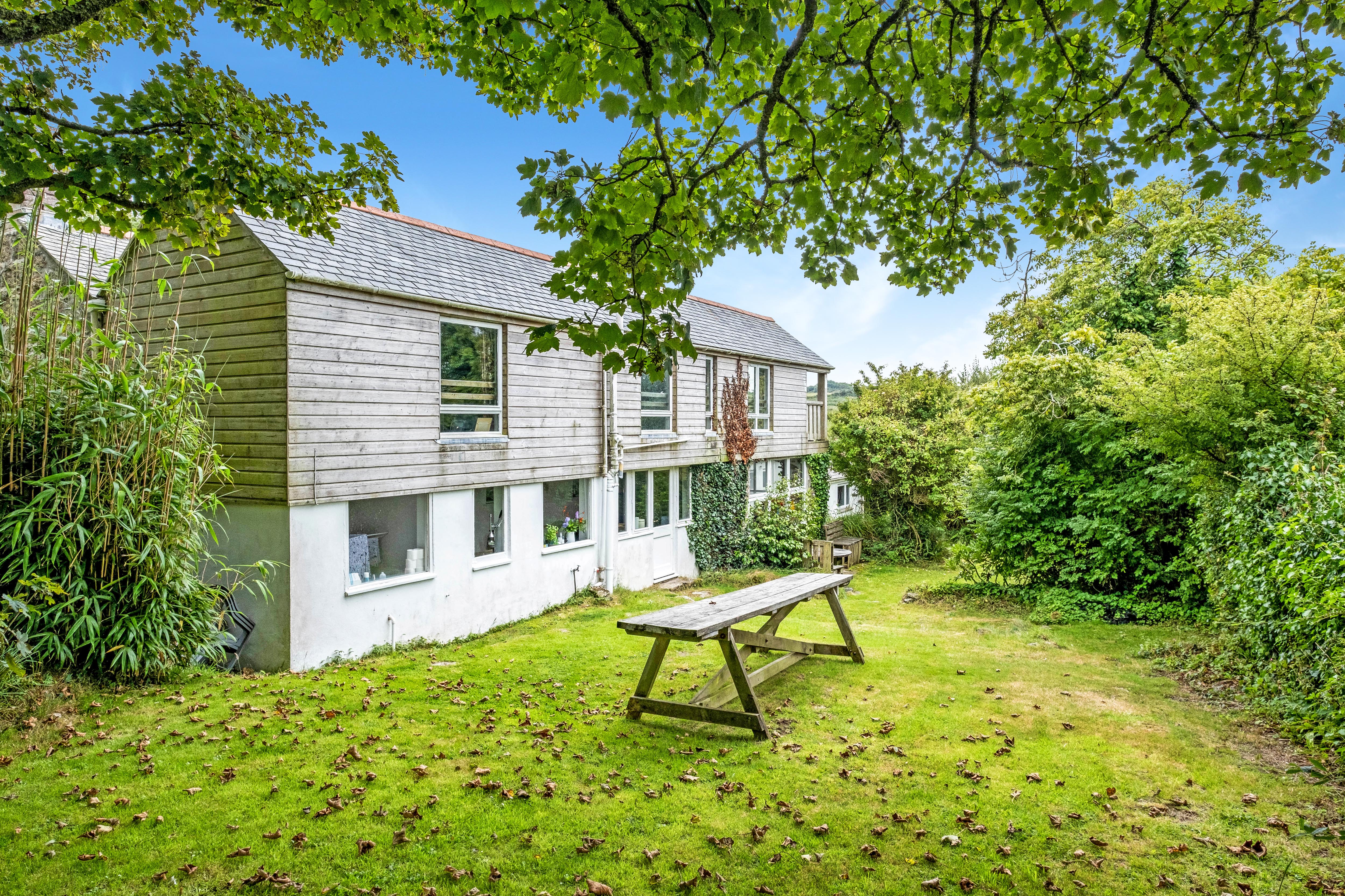 2 REAR GARDEN.jpg